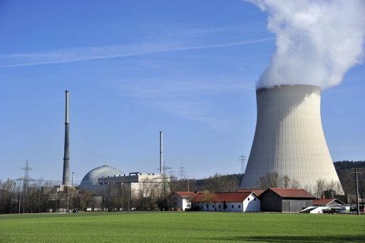 Konzerne wollen Atommoratorium prüfen - Gegen das Moratorium der Bundesregierung zur Laufzeitverlängerung prüfen einem Bericht zufolge gleich mehrere Betreiber von Atomkraftwerken rechtliche Schritte. Das Archivfoto zeigt das Akw Isar 1 in Bayern.