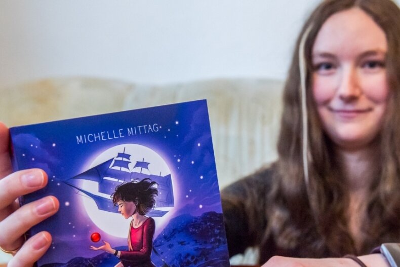 Konzert inspiriert Stollbergerin zu einem Erzgebirgsbuch - Die 24-jährige Michelle Mittag aus Stollberg hat ein Kinder- und Jugendbuch veröffentlicht, dessen Handlung im Erzgebirge spielt. 