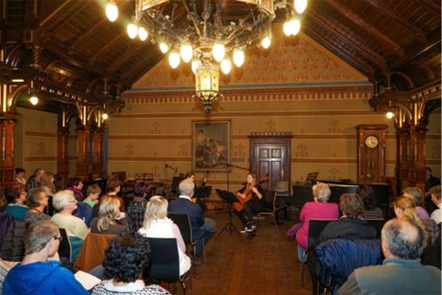 Konzert „zwischen den Jahren“ auf Burg Mylau - Zu einem Konzert lädt die Musikschule Vogtland am Samstag auf die Burg Mylau ein.