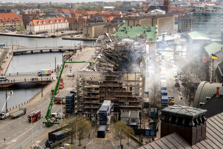 Kopenhagen: Feuerwehr beendet Einsatz an Börse - Ein Blick auf die Überreste der alten Börse in Kopenhagen.