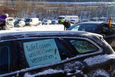 Korso mit 125 Fahrzeugen: Erzgebirgische Bürgeriniative setzt Protest fort - Viele Teilnehmer untermauerten ihre Ansichten mit Plakaten.