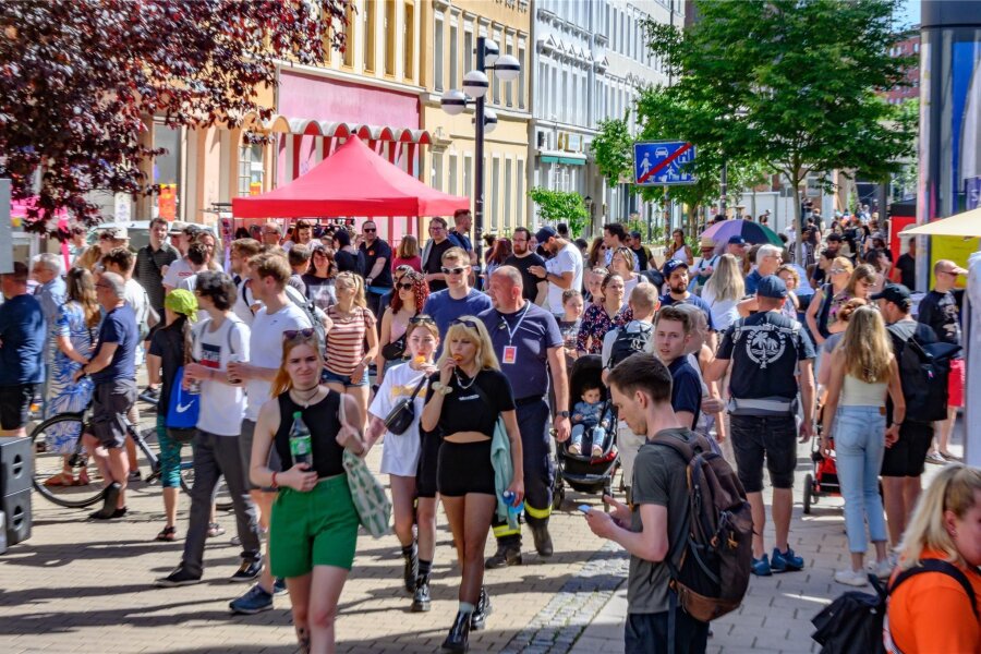 „Kosmos“ Chemnitz 2024: Neue Programmpunkte enthüllt - „Kosmos“-Festival in Chemnitz 2022. Nach der einjährigen Pause wird dieses Jahr mit hohen Besucherzahlen gerechnet.
