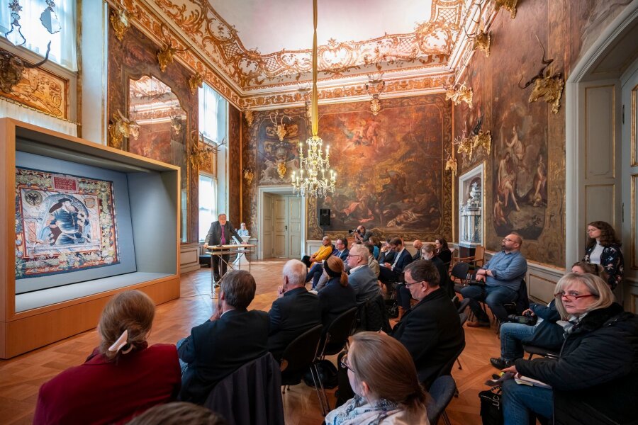 Kostbarer Wandteppich wieder in Schloss Moritzburg - Ein kostbarer Wandteppich ist in einer Ausstellung zu sehen.