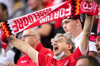 Kostenfrei ins Stadion? Das sind die Pläne von Aue, Zwickau und dem CFC - Fußball-Zweitligist Fortuna Düsseldorf hat angekündigt, mithilfe von Sponsorengeldern in Höhe von 45 Millionen Euro Fans kostenfreien Eintritt ins Stadion zu ermöglichen.