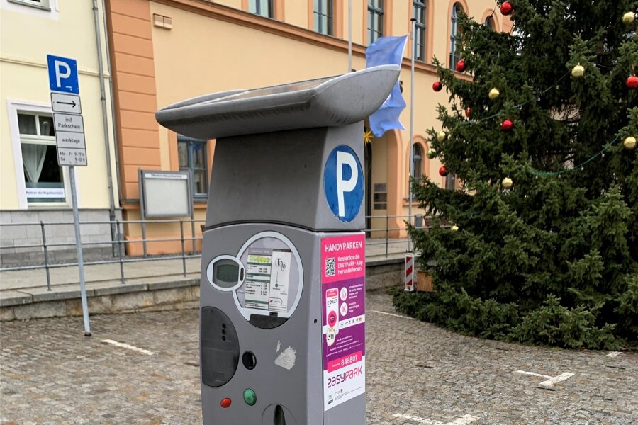 Kostenfreies Parken ab Freitag in Reichenbach - Die Stadt Reichenbach nimmt ab Freitag die Parkautomaten, im Bild einer auf dem Markt, außer Betrieb.