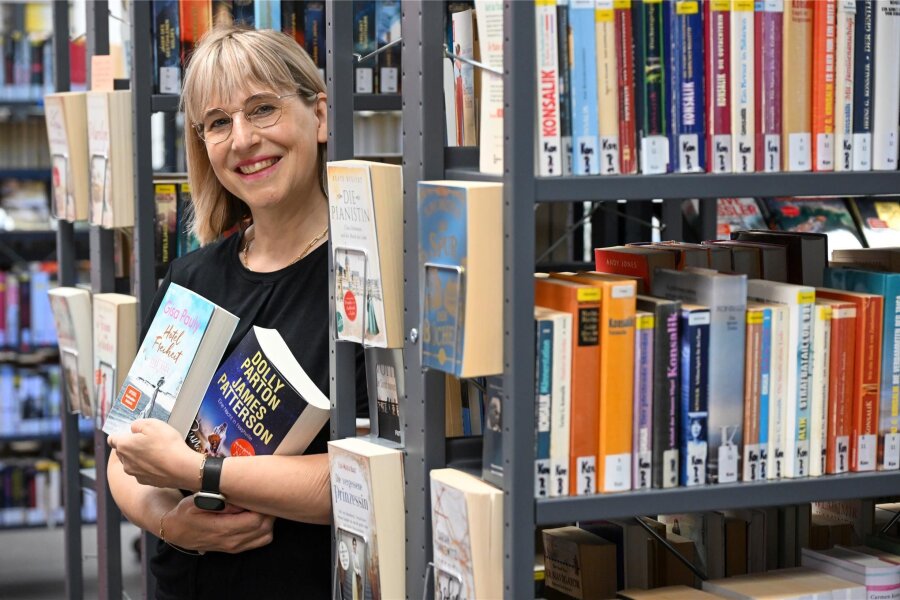 Kostenloses Lesevergnügen in Neukirchen: Bibliothekarin sucht Unterstützung für Bücherschrank - Bibliotheksleiterin Heidi Eismann möchte mit einem neuen Projekt mehr Lesestoff zur Verfügung stellen.