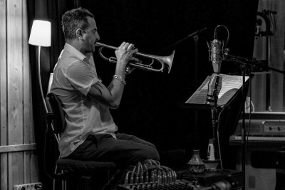 Kraftvolles Meisterwerk: Neues Jazz-Album von Avishai Cohen - Pfahl im Wind: Trompeter Avishai Cohen. 