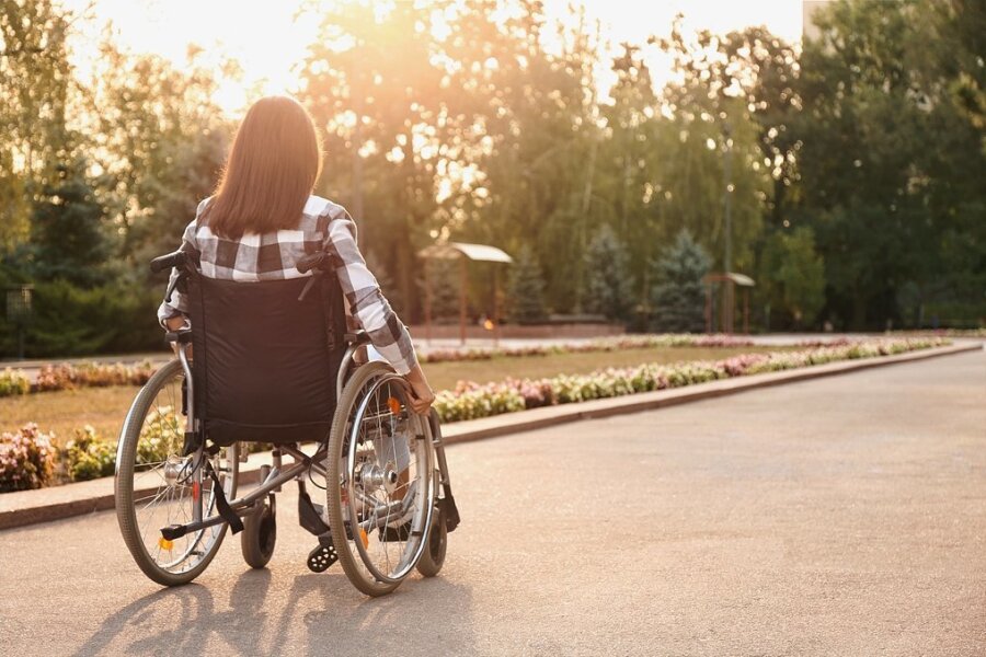 Mancher Patient sitzt im Rollstuhl, obwohl ihm körperlich nichts fehlt. Das bringt nicht nur Ärzte in Erklärungsnöte. Auch Betroffene können sich und ihrem Umfeld oft nicht vermitteln, was mit ihnen los ist. 