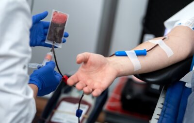Krankenhäuser brauchen dringend Blutkonserven - Das Deutsche Rote Kreuz erwartet größere Vorratslücken bei Blutpräparaten, die in den Krankenhäusern dringend benötigt werden. Es appelliert deshalb an die Bürger, Blut zu spenden. 