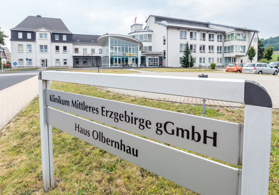 Soll für Corona-Patienten freigezogen werden: das Krankenhaus in Olbernhau. Gleiches ist mit dem Stollberger Krankenhaus geplant.