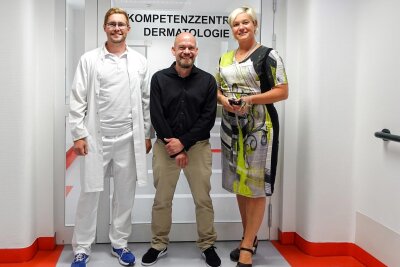 Krankenhaus Lichtenstein: Hautarzt gibt kurzes Gastspiel - Facharzt Jan Müller (Mitte) hatte im August die neue MVZ-Praxis im Krankenhaus übernommen.