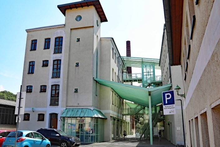 Der Komplex an der Plauenschen Straße in Werdau wurde Ende des 19. Jahrhunderts als Spinnerei Gabriel Schön errichtet. Zu den Mietern gehören heute unter anderem ein Fitness-Studio und eine Bildungseinrichtung. 