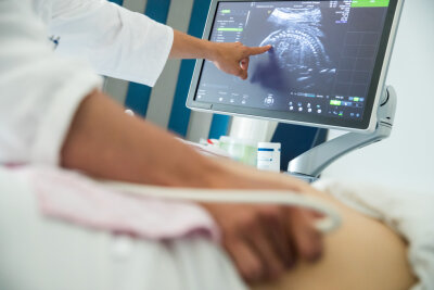 Krankenkassen zahlen für neue Bluttests in der Schwangerschaft - Ist das Baby gesund? Mit Tests und Untersuchungen in der Schwangerschaft soll das herausgefunden werden. 