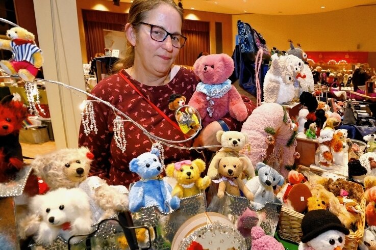 Kreative Köpfe zeigen ihr Können - Annegret Sander aus Glauchau ist Teddybären-Expertin. 