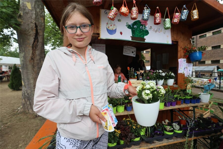 Kreative Start-ups, Bürgermeisterskandal und Banküberfall – das war Mini-Zwickau - Bürgermeisterin Vanessa: Mit ihrem letzten Geld kaufte sie Blumen – für die Bienen, wie sie sagte.