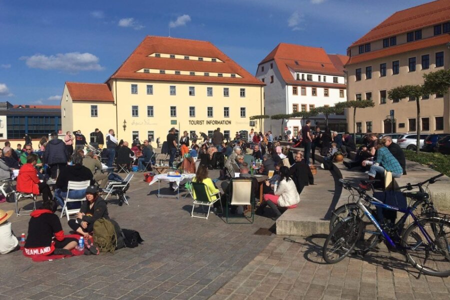 Aktion unter dem Slogan "Immunsystemstärkung mit Herz" auf dem Freiberger Schlossplatz.