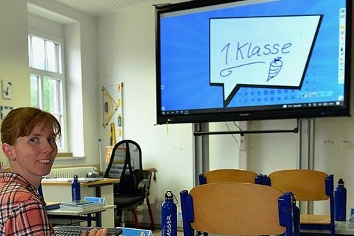 Die Lehrer der Eduard-Feldner-Grundschule in Hainichen arbeiten seit kurzem kreidefrei. Margret Weidner leitet die Klasse 1d. 