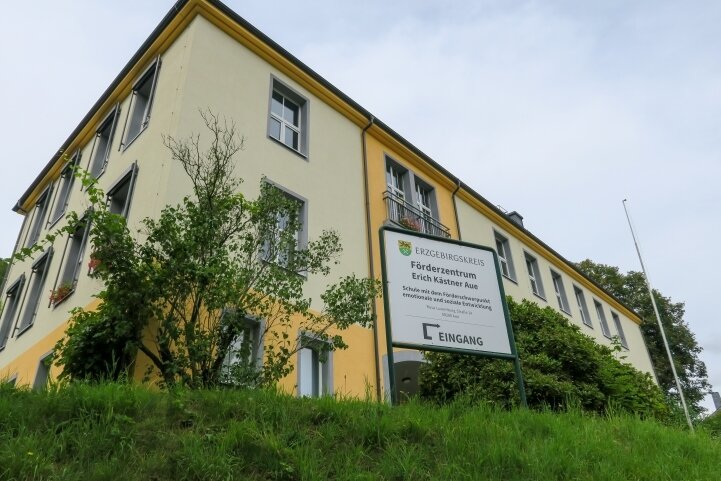 22.000 Euro sind zuletzt für neue Beleuchtung in die Schule mit dem Förderschwerpunkt emotionale und soziale Entwicklung "Erich Kästner" in Aue geflossen. 