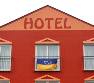 Kreis richtet sich auf 7000 Geflüchtete ein - Im Meister Bär Hotel "Wettiner Hof" in Glauchau waren ukrainische Kriegsflüchtlinge vorübergehend untergekommen. Jetzt laufen Verhandlungen, es als Notunterkunft zu nutzen. 