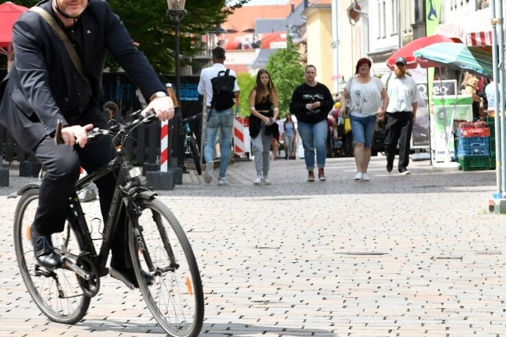 Kreisbehörde will auf Fahrrad umsteigen - Für den Freiberger Oberbürgermeister Sven Krüger ist das Fahrrad bei Terminen in der Stadt erste Wahl. In der Stadtverwaltung sind bereits seit 2010 Diensträder im Einsatz. 