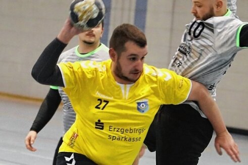 Kreisstädter erstmals obenauf - Paul Zimmermann vom HCAB war gegen den SV Beierfeld maßgeblich am Sieg beteiligt. Er erzielte sechs Tore. 