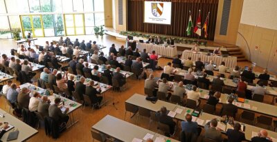 Kreistag lehnt Erhöhung der Kreisumlage ab - Der Zwickauer Kreistag in der Glauchauer Sachsenlandhalle bei seiner ersten Sitzung nach den Kommunalwahlen im Mai.
