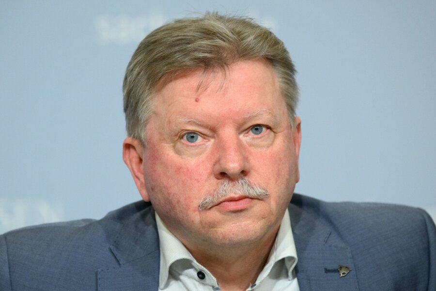 Kreistag Vogtland lehnt Nachtrag ab - Bert Wendsche, Präsident des Sächsischen Städte- und Gemeindetages, nimmt an einer Pressekonferenz teil.