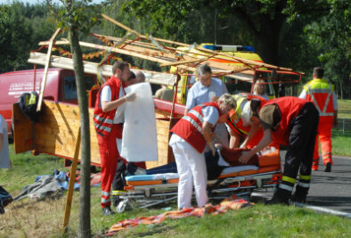 Kremserfahrt endet im Krankenhaus - Am Mittwochvormittag verunglückten 13 Personen bei einer Kremserfahrt in Waldenburg.