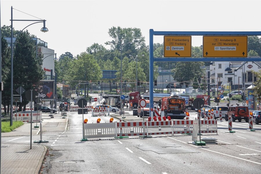 Kreuzungen an Zwickauer Straße in Chemnitz werden wieder befahrbar - Die Kreuzung der Reichsstraße mit der Zwickauer Straße kann ab Freitag abend wieder befahren werden.
