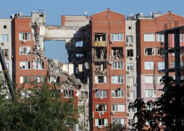 Krieg gegen die Ukraine: So ist die Lage - Bei dem Einschlag einer russischen Rakete in das Hochhaus in Dnipro ist mindestens ein Mensch getötet worden, weitere wurden verletzt.