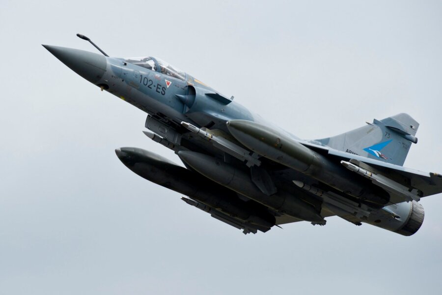 Krieg gegen die Ukraine: So ist die Lage - Sie sollen das ukrainische Militär unterstüzten: Französische Jets vom Typ Mirage 2000-5.