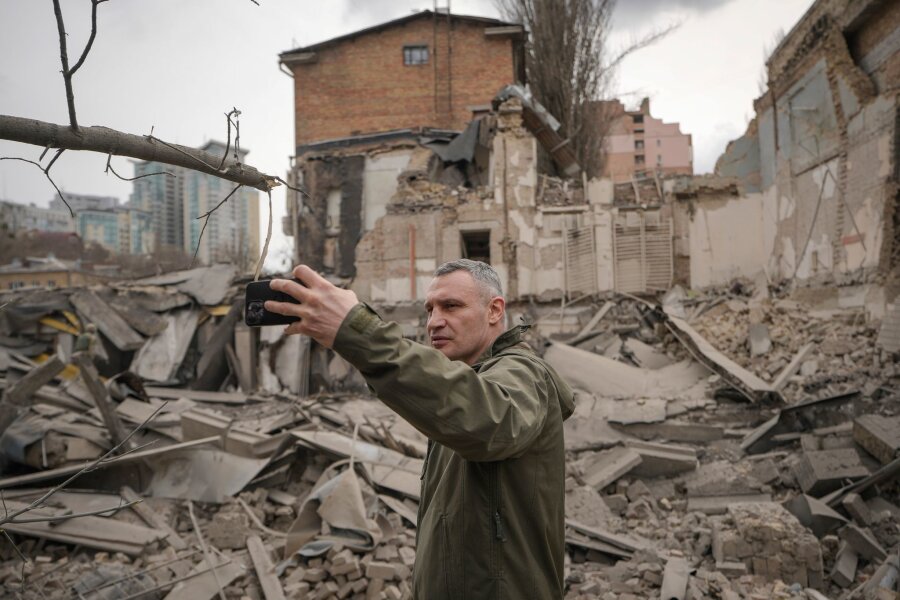 Krieg gegen die Ukraine: So ist die Lage - Kiew wurde mit Raketen angegriffen, die laut Bürgermeister Vitali Klitschko sieben Menschen im zentralen Stadtbezirk Petschersk verletzten.