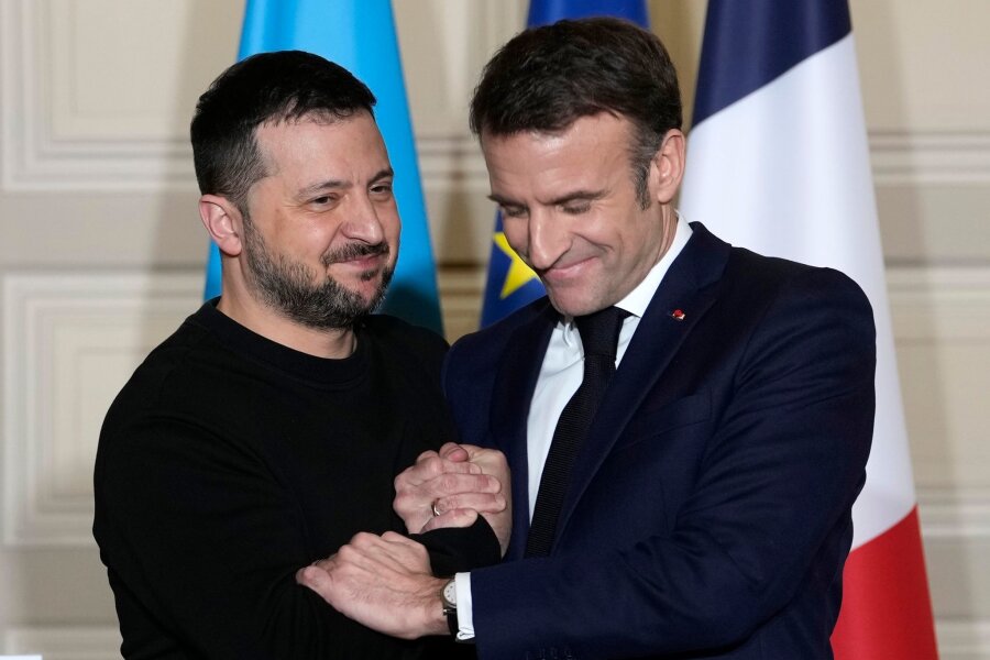 Krieg gegen die Ukraine: So ist die Lage - Der ukrainische Präsident, Wolodymyr Selenskyj (l), wird kommenden Freitag bei einem offiziellen Besuch in Frankreich den französischen Präsidenten, Emmanuel Macron, treffen.