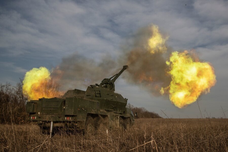 Krieg gegen die Ukraine: So ist die Lage - Die ukrainische 152-mm-Panzerhaubitze Dana feuert auf russische Stellungen in der Region Donezk.