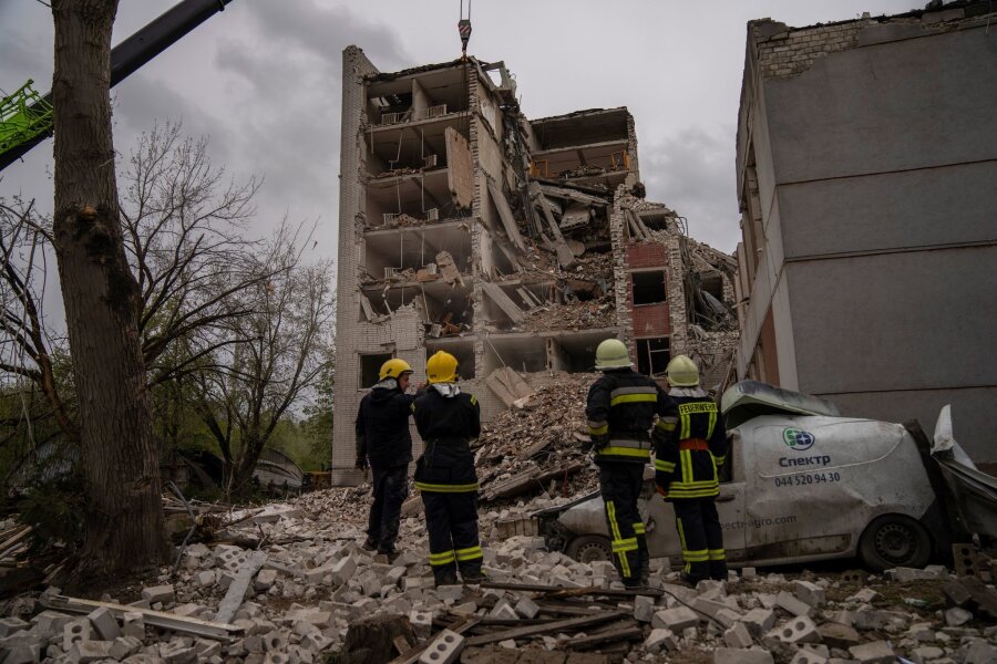 Krieg gegen die Ukraine: So ist die Lage - Bei einer russischen Raketenattacke auf die nordukrainische Stadt Tschernihiw kamen 17 Menschen ums Leben.