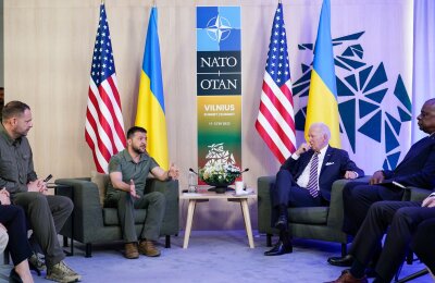 Krieg gegen die Ukraine: So ist die Lage - Der ukrainische Präsident Wolodymyr Selenskyj schreibt auf der Plattform X: "Diese Abstimmung stärkt Amerikas Rolle als Leuchtturm der Demokratie und als Führer der freien Welt."