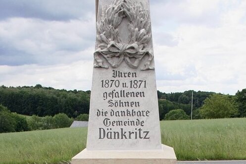 Kriegerdenkmal in Dänkritz restauriert und neu ausgerichtet - Das Kriegerdenkmal ist restauriert worden. 