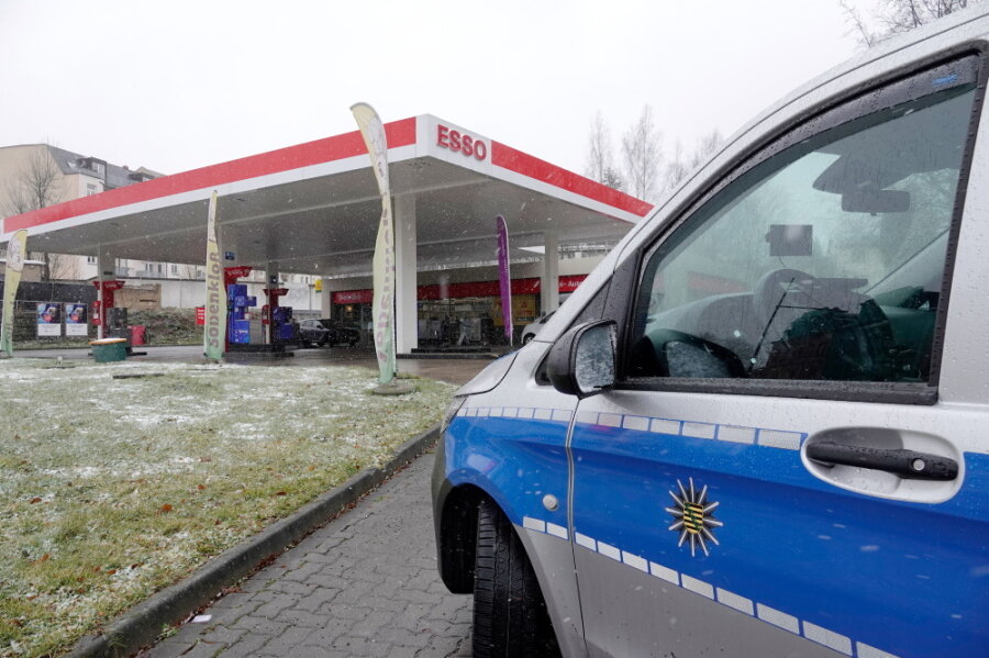 Kriminalpolizei ermittelt nach Überfall auf Tankstelle in Chemnitz - 