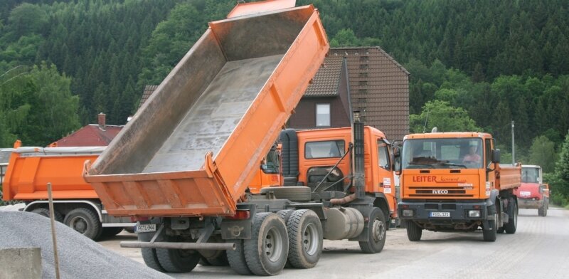 Das Fuhrunternehmen Leiter in Hennersdorf transportiert vorwiegend Baustoffe und Schüttgut.