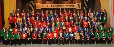 Kritik am Karneval ohne Grenzen - 
              <p class="artikelinhalt">Gruppenfoto mit den sächsischen Carnevalspräsidenten. Der 1990 gegründete Verband hat insgesamt 184 Mitglieder. </p>
            