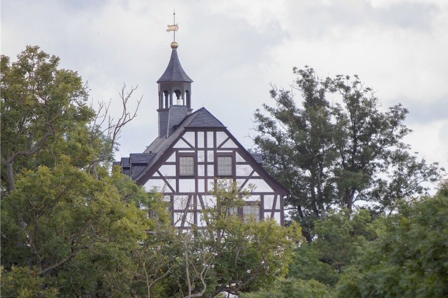 Jößnitz ist nicht irgendein Vorort Plauens, sondern durch seine Lage, attraktive Villen und viel Grün ein Juwel. Der Verkauf des Schlosses sorgt jetzt für Streit: Ist der Preis von 140.000 Euro angemessen? 