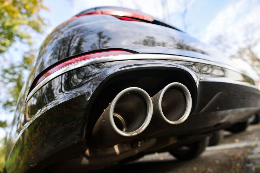 Kritik aus Sachsen an Verbot für Neuwagen mit Verbrennungsmotor ab 2035 - Ab 2035 sollen in der EU keine Neuwagen mit regulärem Verbrenner-Motor mehr zugelassen werden.