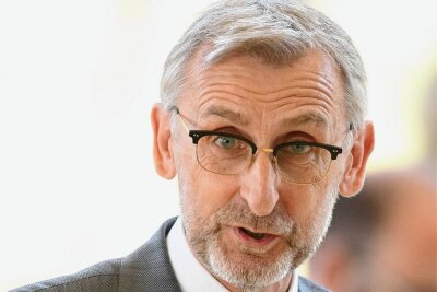 Kritik aus Sachsen: EU-Beschluss zu Asyl-Verschärfung nicht genug - Armin Schuster  - SächsischerInnenminister (CDU)