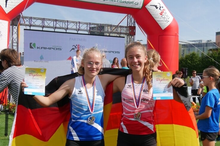 Bei den "European Kids Athletic Games" im tschechischen Brno feierten Lena Sachse vom TTL Ehrenfriedersdorf (l.) und Hannah Maneck vom LV 90 Erzgebirge mit ihren Siegen die größten Erfolge für die Kreisauswahl. 