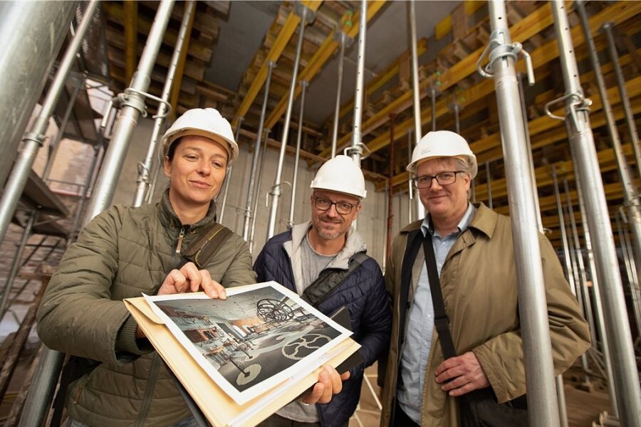 Projektleiterin Jana Eichler, Architekt Roger Neumann und Martin Salesch, Direktor des Vogtlandmuseums, informierten über den Bau.