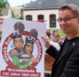 Künstler entwirft lustiges Logo für Hohndorfer Schule - Hat für die Hohndorfer Glück-Auf-Schule ein lustiges Logo entworfen: Karikaturist Veit Schenderlein aus Mülsen. 