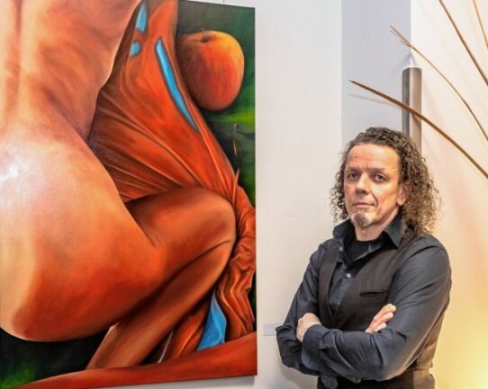 Künstler gerät mit eigenen Bildern in Streit - Der Chemnitzer Künstler Ronald Münch mit Bildern und Skulpturen in der Burgstädter Galerie Art Forum. 