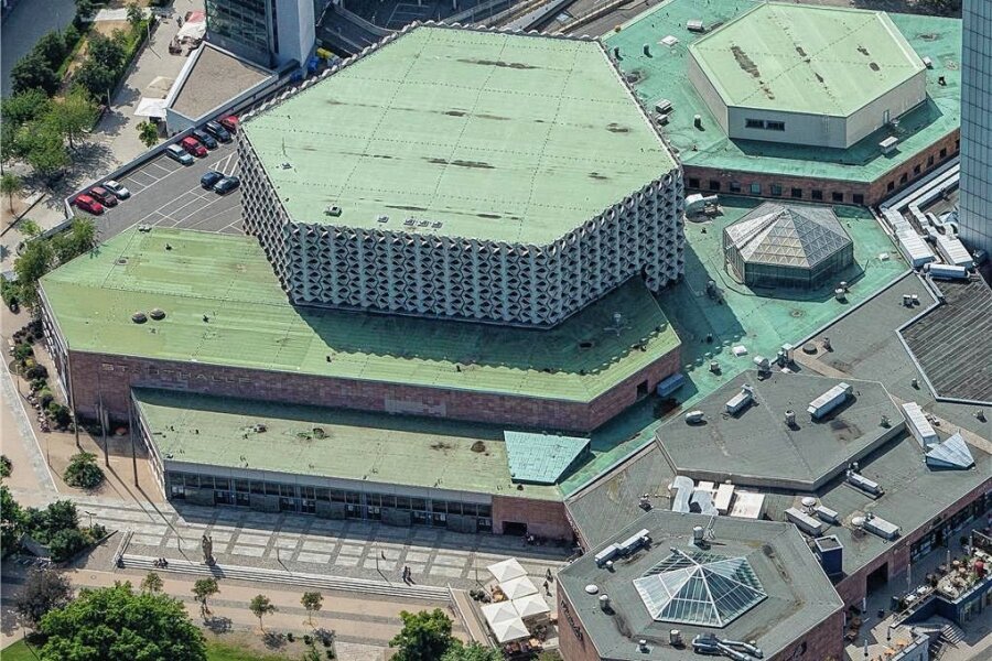 Künstler gestaltet Dach der Chemnitzer Stadthalle - Das Werk von Larsen Bervoets soll sich über das Dach des großen Saals und die vorgelagerten Dächer erstrecken. 