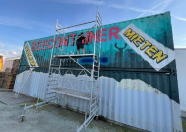 Künstler sprüht Erzgebirgswald auf Seecontainer - In Meinersdorf und Gelenau stehen derzeit Seecontainer, die das Münchener Streetart-Duo Astrid und Tronic gestaltete. 