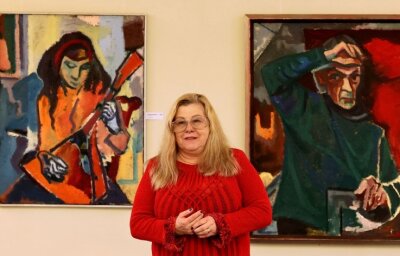 Künstlerisches Erbe bekommt neue Bewahrer - Die bisherige Vereinsvorsitzende des Fördervereins Heinz-Tetzner-Museum, Monika Zschepang, vor Werken von Heinz Tetzner. 